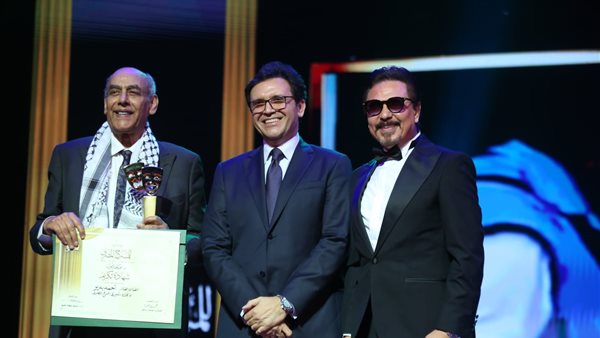 وزير الثقافة والفنان