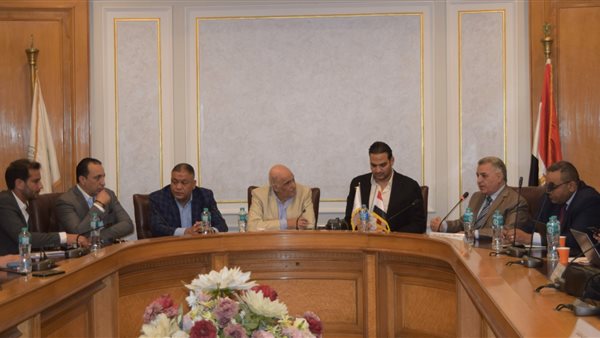 خلال الاجتماع