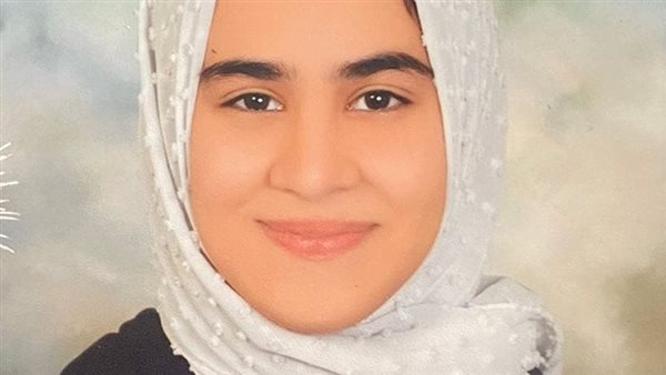 الطالبة مريم العاشرة