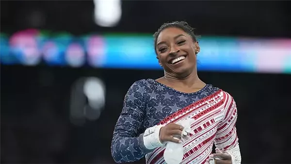 فوز سيمون بايلز بميدالية