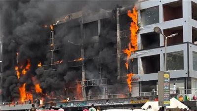 تفاصيل السيطرة على حريق مول كريتيف في العبور | فيديو