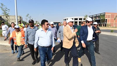 وزير الإسكان يوجه بتنفيذ أعمال الصيانة القياسية للمحاور وإزالة المخالفات بمدينة العبور