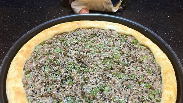 طريقة عمل عيش باللحمة