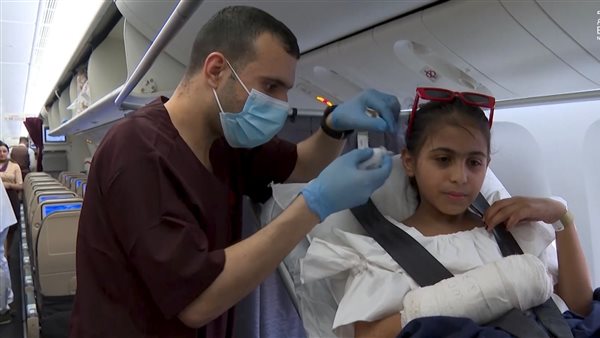 الإمارات تنقل المصابين