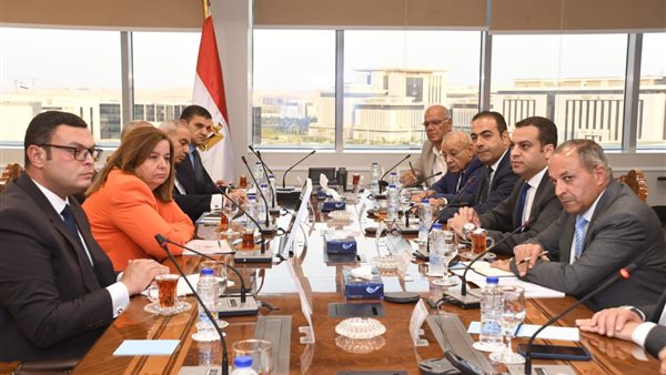 لقاء بين وزير الإسكان
