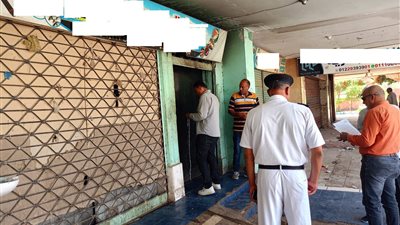 جهاز الشروق يغلق ويشمع 11 محلًا لمخالفتها شروط التعاقد