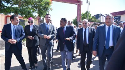 للمرور على المخابز.. وزير التموين يبدأ جولته في مرسى مطروح