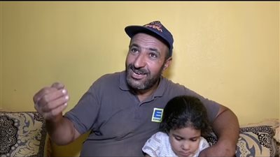 اتهموها في أنوثتها.. والد إيمان خليف يدافع عنها بصور الطفولة وبطاقة الهوية