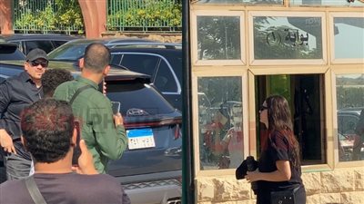 زينة وهشام عباس وهنادي مهنا يشاركون في جنازة سيدة الأعمال ميريت رحمي | صور