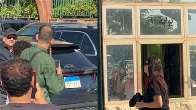 هنادي مهنا وهشام عباس وزينة أبرز الحضور في تشييع جنازة الخبيرة السياحية ميريت رحمي|بث مباشر 