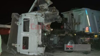 إصابة 12 شخصا في حادث تصادم تريلا بميكروباص على الصحراوي الشرقي بالجيزة 