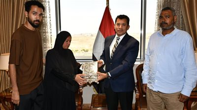وزير الرياضة يلتقي أسرة لاعب نادي الكهرباء للتجديف الراحل محمد عمرو