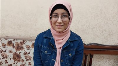 الرابعة على الثانوية الأزهرية بسوهاج: حافظة القرآن الكريم ونفسي أكون طبيبة الغلابة| صور