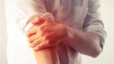 الكالسيوم أم فيتامين د.. أيهما أهم لصحة العظام؟ 