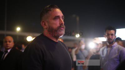 أمير كرارة وخالد زكي والصاوي يصلون عزاء منتجي سينرجي بمسجد الشرطة