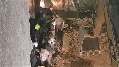 استخراج الضحية الرابعة من أسفل أنقاض عقار الساحل المنهار