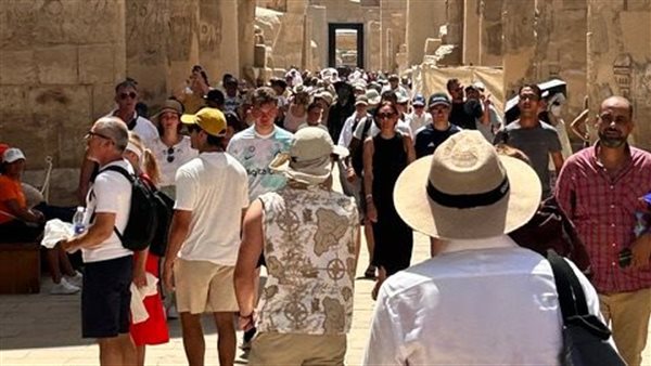 إقبال كبير بمعابد