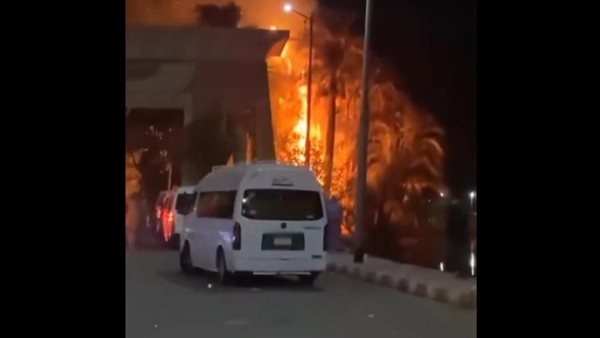 نشوب حريق بمجمع المواقف