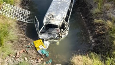 إنقاذ 4 مصابين جراء سقوط ميكروباص بترعة المريوطية.. واستمرار البحث عن ناجين آخرين