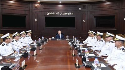 وزير الداخلية يعقد اجتماع لبحث استراتيجية العمل الأمني خلال المرحلة الحالية