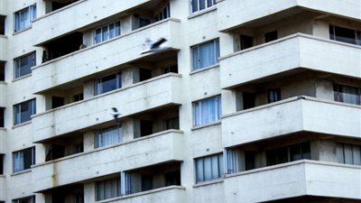 بدون إصابات خطيرة.. طفل ينجو بمعجزة بعد سقوطه من الدور الـ 16