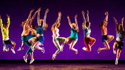 تفسير رؤية الميت يرقص في المنام.. دلالة على سماع أخبار سعيدة