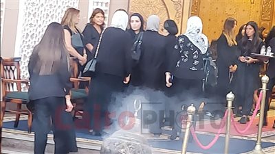 لميس الحديدي أبرز الحضور في عزاء سيدة الأعمال ميريت رحمي بمسجد الشرطة | بث مباشر