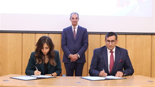 جانب من توقيع الاتفاقية