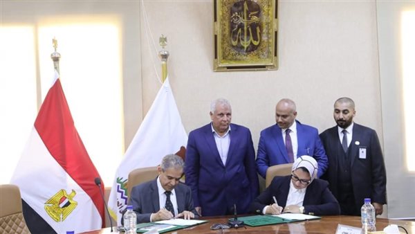 جانب من توقيع مذكرة