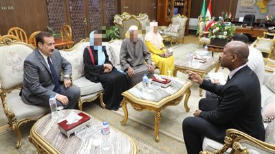 استغاثوا به.. محافظ المنوفية يستقبل أسرة فتاة من مصابي الحروق ويوجه بعلاجها على نفقة الدولة