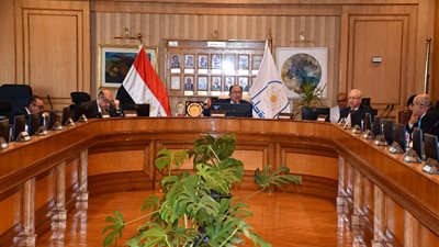 رئيس جامعة حلوان: تحديث محتوى الكتاب الجامعي ليتوافق مع أحدث التطورات العلمية 