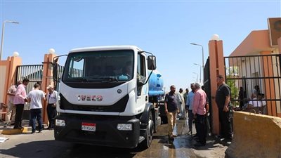 لحل أزمة نقص المياه.. سكرتير عام البحر الأحمر يتابع صرف المياه بمحطة الغراب بالغردقة| صور