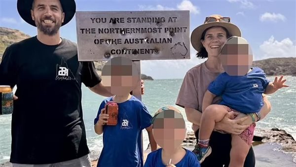 تمساح يبتلع طبيبا