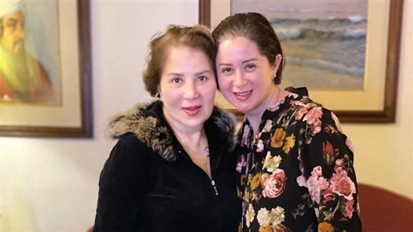 مي نور الشريف ووالدتها