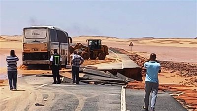 انهيار طريق أبو سمبل ـ قسطل بسبب الأمطار الغزيرة.. وتحرك سريع من المحافظة