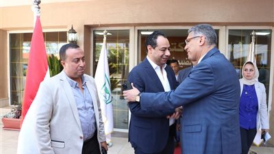 جهاز 6 أكتوبر يكرم محافظ الجيزة ورئيسه السابق
