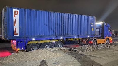 رسميًا.. الموافقة على تحصيل مقابل الملصق الإلكتروني على سيارات النقل والمعدات بميناء دمياط