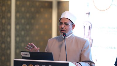 رئيس جامعة الأزهر يشيد بجهود كليات الطب ويرصد 50 ألف جنيه جائزة للأبحاث العلمية المتميزة