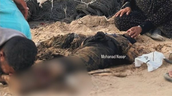 صغير فلسطيني يقبل