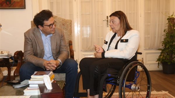 وزير الثقافة والدكتورة