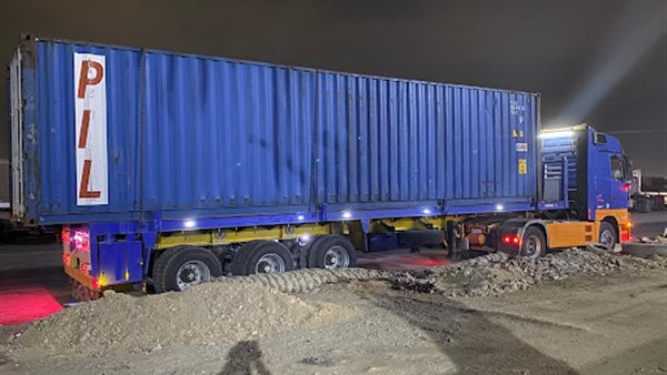 سيارات النقل في الموانئ