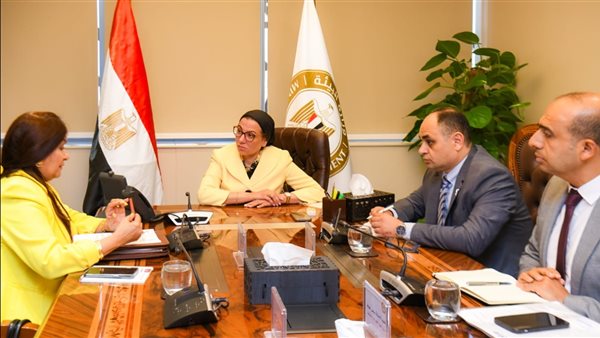 وزيرة البيئة