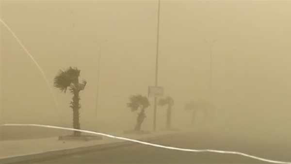 عاصفة ترابية بأسوان