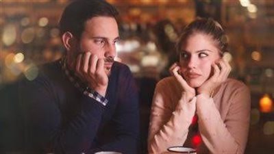 خبير علاقات عاطفية يوجه نصيحة للنساء: لو مقالش بحبك خلال 3 شهور فركشي