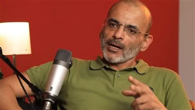 أيمن بهجت قمر: أعرف شعراء بتسعى للملذات وبتنتهي.. ونجاحي إني أعمل قيمة لنفسي