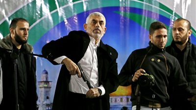 القسام جاهزة لتنفيذ قرارته.. أبو عبيدة يعلن مبايعة السنوار قائدًا لحماس 