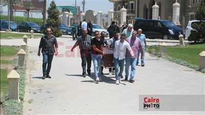 تشييع جنازة سكينة السادات شقيقة الرئيس الراحل من مسجد غرب الجولف بالتجمع | بث مباشر