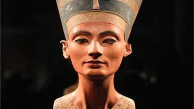 صحيفة فرنسية: اختراع المكياج بدأ في مصر القديمة مع عصر الفراعنة.. والمقابر احتوت على زيوت ومراهم وكحل