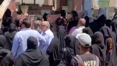 انهيار أسرتها.. تشييع جنازة سيدة توفيت خلال عملية ولادة قيصرية ببورسعيد | بث مباشر