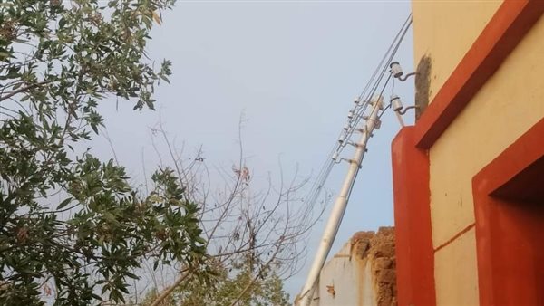 سقوط أعمدة إنارة